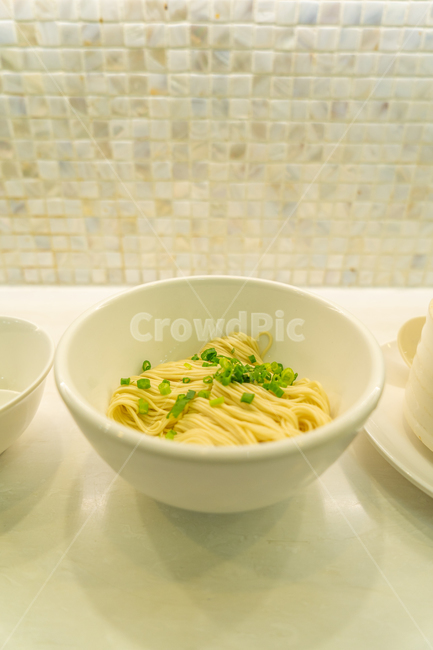 국수,면,파,흰접시,먹거리,음식,식재료,요리,food,cook,meal,dishes,food reserves,면류,면요리,noodles