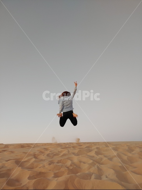 sand,모래,nature,자연,dune,모래언덕,사막,desert,sunrise,sunset,일출,일몰,person,사람,human,인간,jump