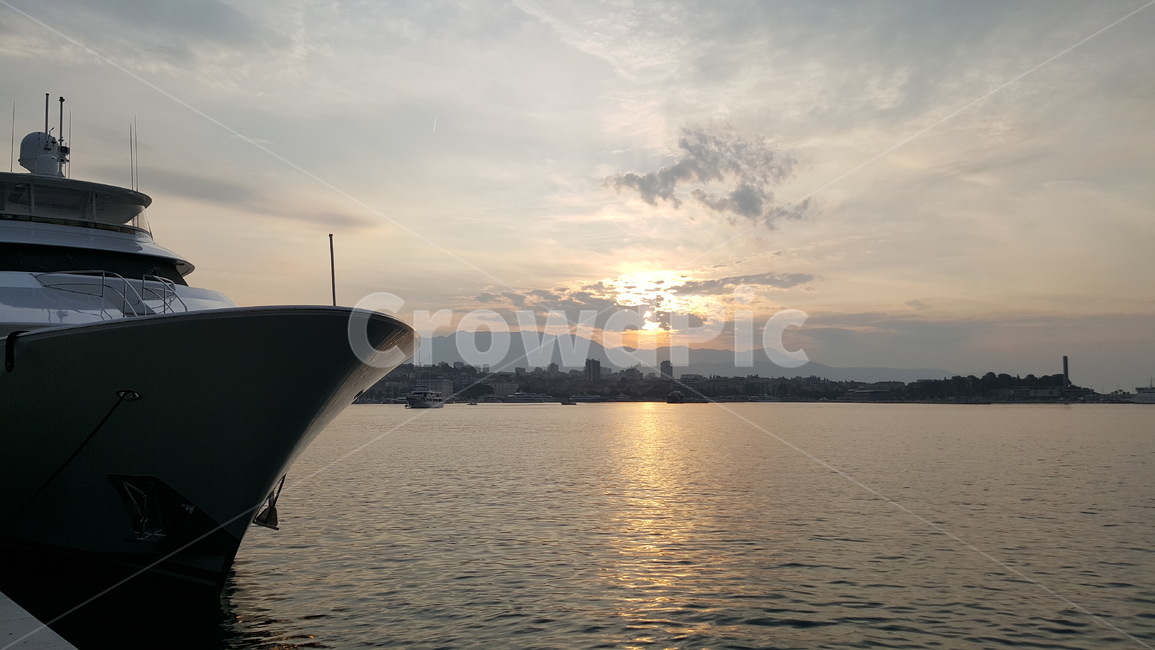 nature,자연,outdoors,옥외,vehicle,차량,transportation,교통,boat,보트,sunlight,햇빛,light,빛