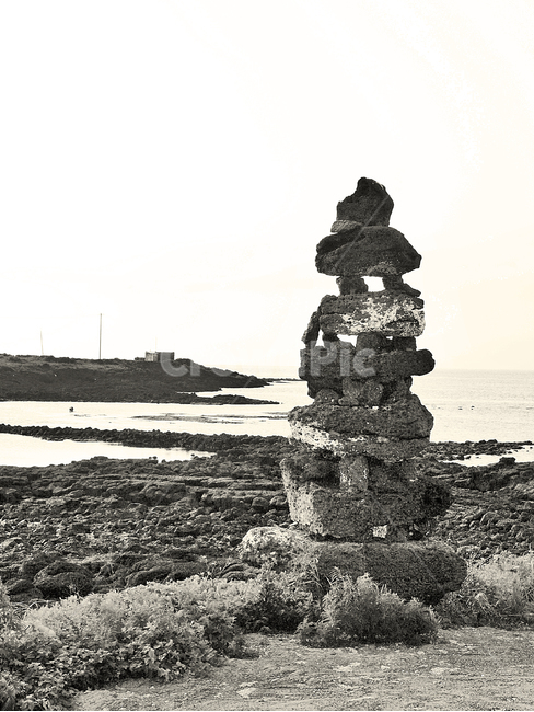 방사탑,기원탑,기도,현무암,흑백,기원,석탑,조각상,동상,석상,조형물,statue,bronze statue,stone statue,흑백,모노톤,monochrome,black and white