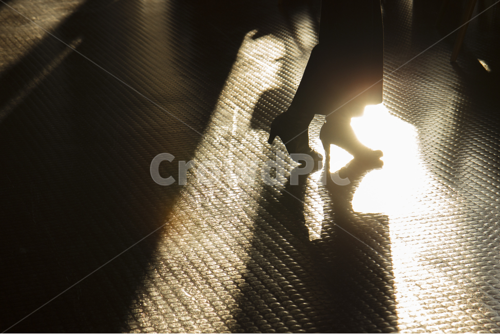 하이힐,구두,여성,다리,걸음,shoes,woman,legs,walking,사람,인물,인간,human,person,신체일부,몸,body,실루엣,그림자,silhouette,shadow