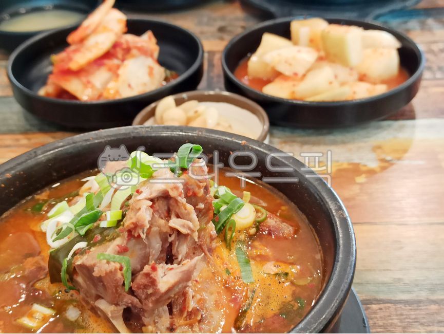 뼈다귀탕,뼈다귀국,한식,밥,식당,찌개,음식,식재료,요리,food,cook,meal,dishes,food reserves