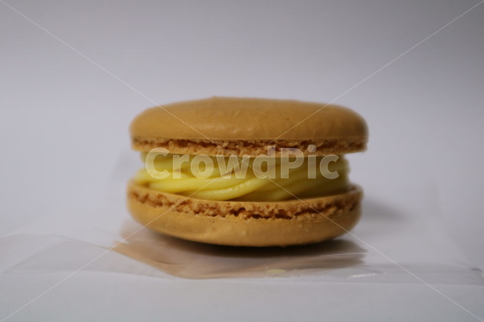 마카롱,디저트,식감,갈색,노란색,macaron,dessert,color,brown,texture,yellow,음식,식재료,요리,food,cook,meal,dishes,food reserves,디저트,간식,후식,dessert,snack
