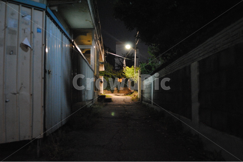 street,거리,road,골목길,가로등,sidestreet,alleyway,담벼락,야경,밤,풍경,nightscape,night,landscape,골목길,alley