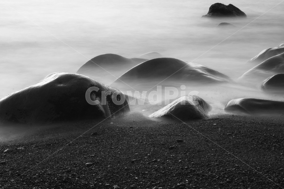 바다,몽돌,해안,자연,장노출,자연,풍경,nature,landscape,흑백,모노톤,monochrome,black and white,outdoors,옥외,sand,모래,weather,날씨