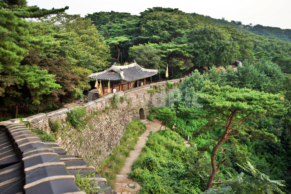남한산성,산성,둘레길,세계문화유산,성곽,성,문화유산,한국전통,한국문화,korean traditional,korean culture,건축물,건물외관,exterior,building,structure,architecture,construction