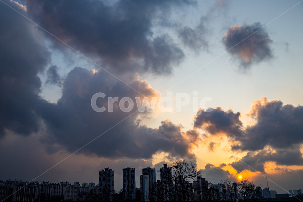 sunsetandbuildingofhanriverfromnodeulislan,nature,자연,outdoors,옥외,sky,하늘,노들섬,석양,저녁놀,스카이라인,nodeulisland