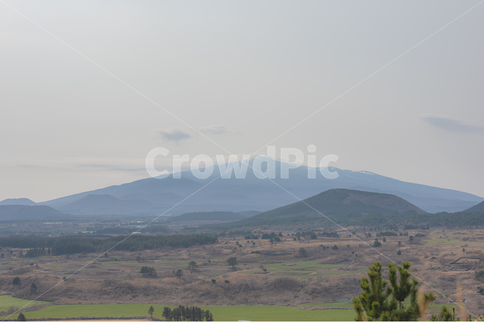 제주,한라산,제주도,구름,하늘,초원,나무,산,cloud,sky,tree,nature,mountain,grass,휴식,rest,relaxation,grassland,목초지,field,들,옥외,outdoors,자연