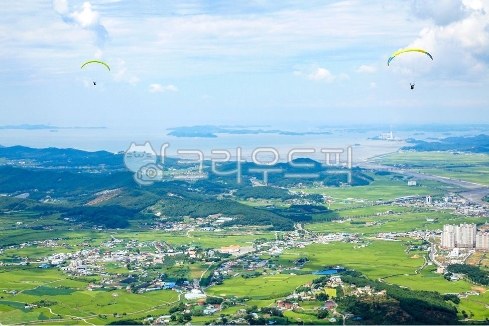 blue sky,gliding,flight,exercise,clouds,scenery,sea,cloud,view,paragliding,freedom,Boryeong,West Sea,leisureactivity,Paragliding,leisure,sky,sports,South Chungcheong,nature,clear,adventure,Boryeongsi,outdoors,flying,west coast,leisure activities,leisureac