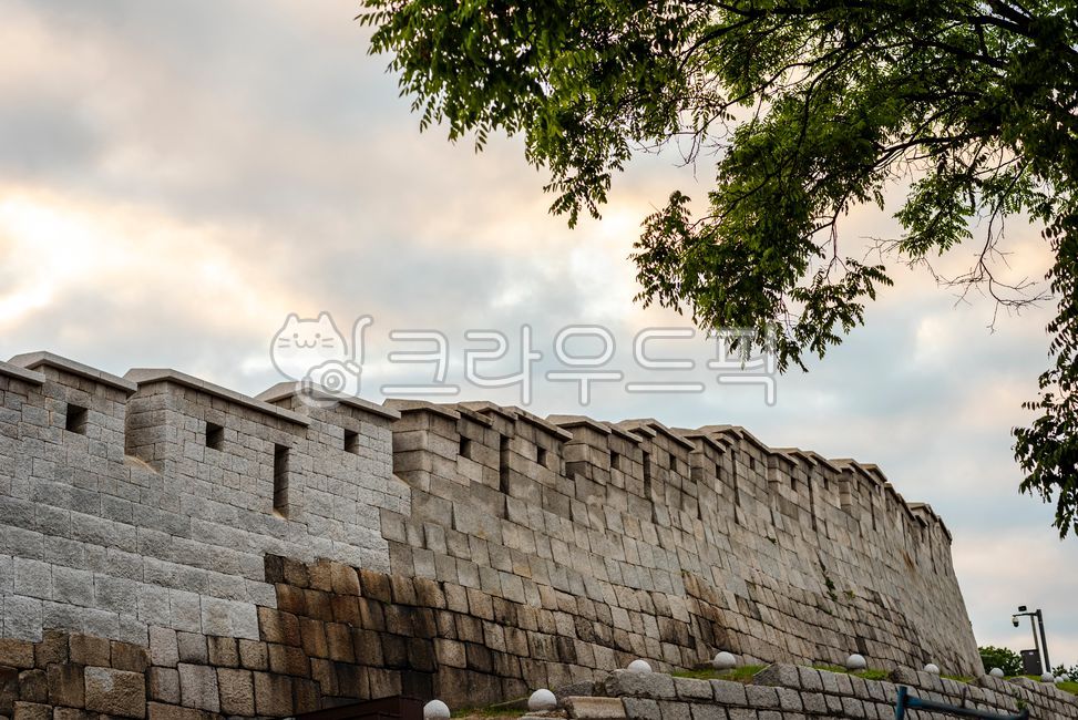 낙산성곽,성곽,길,서울성곽,한국전통,문화,로드,조선도성,하늘,구름,한양도성,낙산공원,건축물