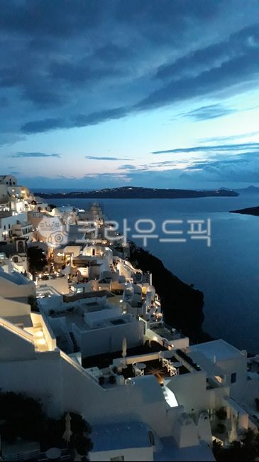 그리스,산토리니,피라,마을,산,하얀집,집,자연,옥외,지중해,유럽,이아,피라마을,이아마을,nature,outdoors,landscape,europe,fira,oia,santorini,greece,village,town,house,home,mountain,shoreline,해안선,water,물,sea,바다,ocean,대양