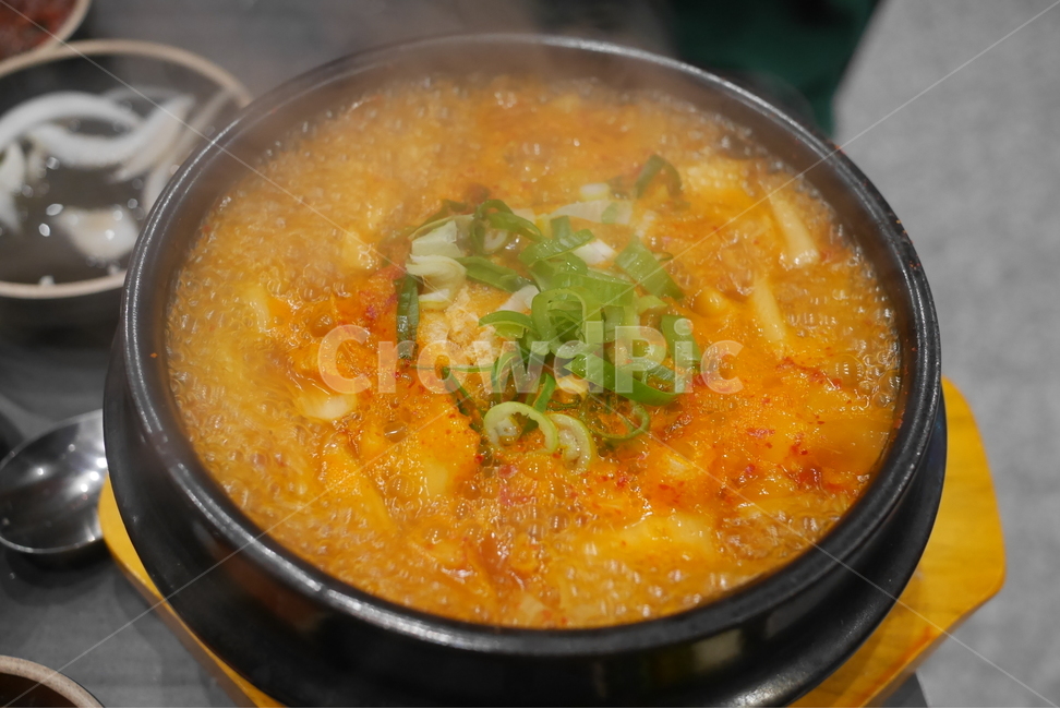 우동,김치우동,김치나베우동,김치,김치요리,유부,면요리,뚝배기,김펄펄,뜨거운요리,음식,food,음식,식재료,요리,food,cook,meal,dishes,food reserves,면류,면요리,noodles,한식,한국음식,한국요리,korean food,korean dishes,korean meal,korean cook