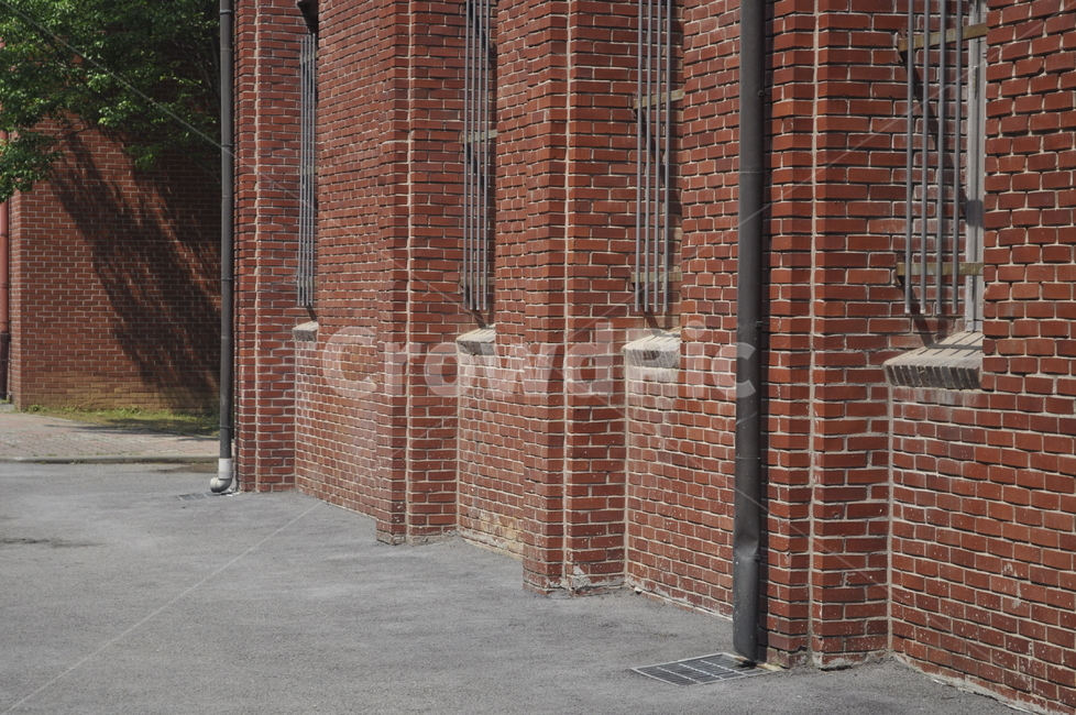 벽돌,길,건물,창살,삭막,day,건축물,건물외관,exterior,building,structure,architecture,construction