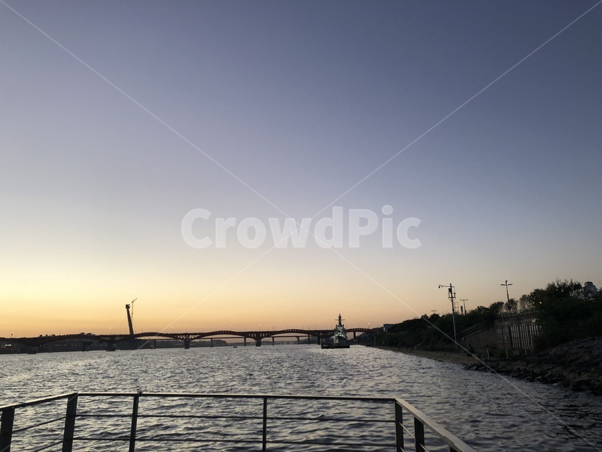 한강,노을,하늘,강,한강공원,공원,자연,풍경,nature,landscape,railing,난간,banister,handrail,vehicle,차량,boat,보트,transportation,교통