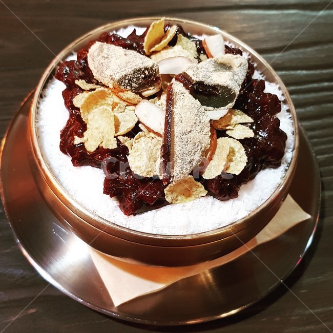 팥빙수,떡,팥,놋그릇,patbingsu,adzukibeanicedessert,음식,식재료,요리,food,cook,meal,dishes,food reserves,디저트,간식,후식,dessert,snack