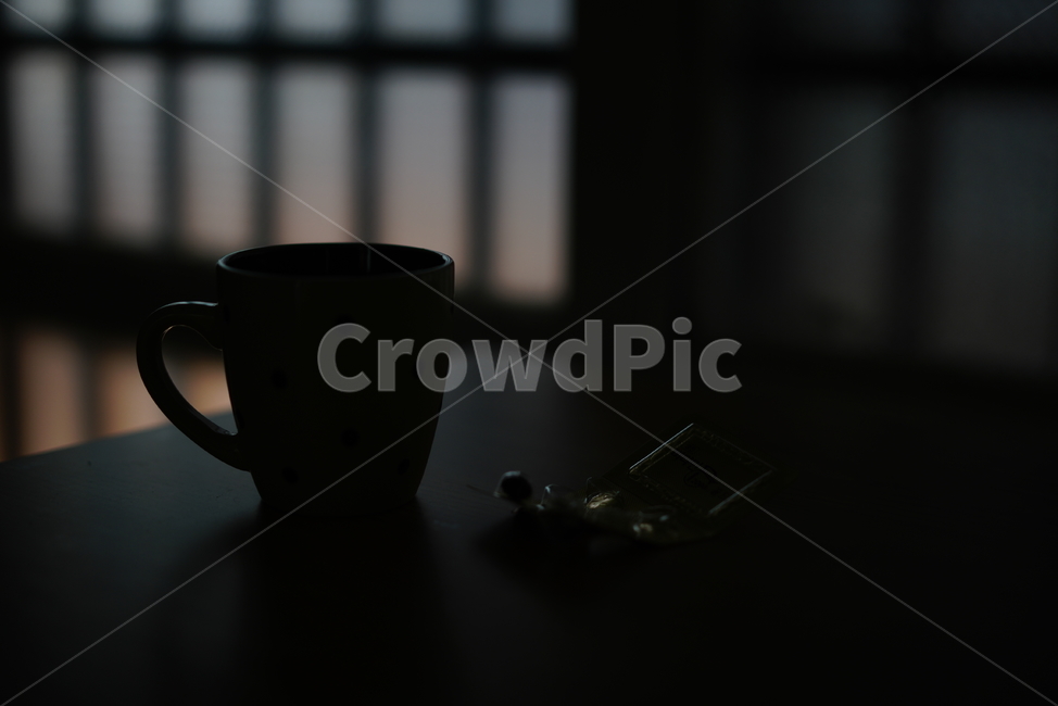 느낌,차,티타임,tea,cup,휴식,컵,유리,쉼,어둠,분위기,머그컵,일상,감성,사물,물건,오브젝트,thing,object,matter