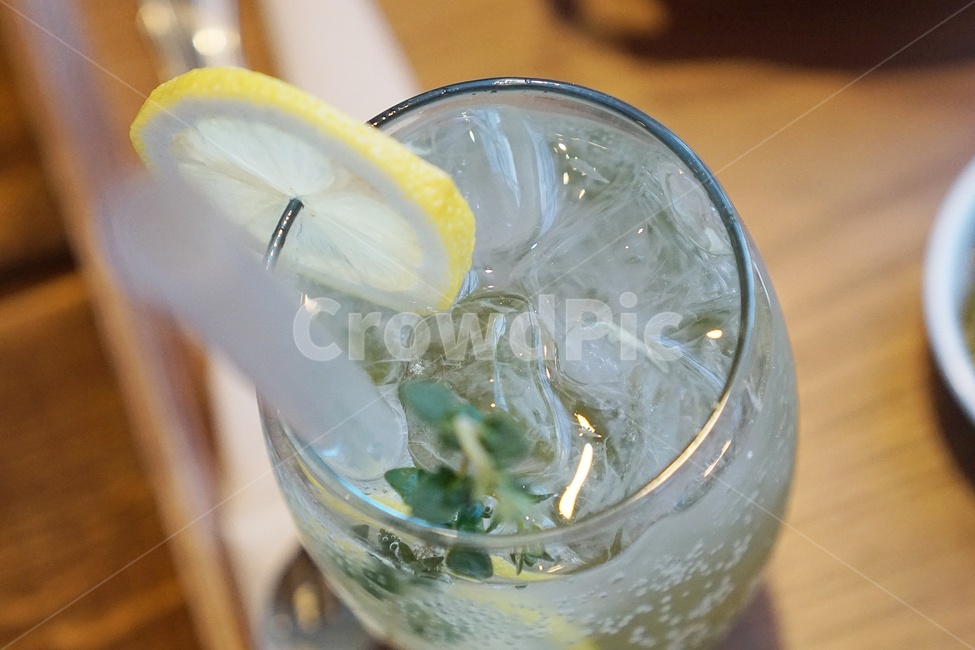 카페,감성,아웃포커싱,사람없음,따뜻한,배경흐림,힐링,cafe,relaxation,healing,분위기있는,feelig,테이블,휴식,실내,사색,빈티지,따스한,감성사진,찻잔,조용,정숙,컵,소품,rest,음료,레몬,음료수,drink,beverage