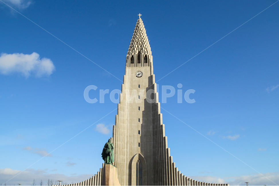 아이슬란드,할그림스키르캬,성당,레이캬비크,레이캬빅,hallgrimskirkja,reykjavik,교회,루터교,유럽,대표,수도,여행지,관광지,관광명소,종교,종교시설,전망대,높은,건축물,건물,독특한,특이한,유명한,하늘,타워,시계탑,시계,동상,기독교,랜드마크,랜드마크,landmark,tourist attraction,해외,외국,세계,foreign,oversea,world,세계랜드마크,해외랜드마크,외국랜드마크,world landmark,world tourist attraction,조각상,동상,석상,조형물,statue,bronze statue,stone statue,종교,신앙,religion,belief,faith,건축물,건물외관,exterior,building,structure,architecture,construction,tower,탑,spire,첨탑,steeple,뾰족한 탑