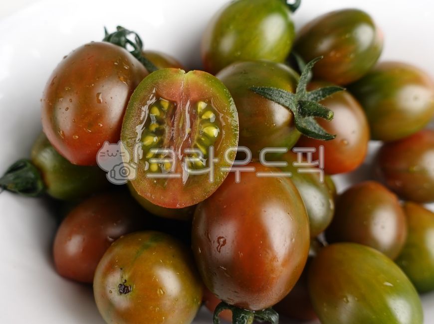 과일,방울토마토,채소,블랙토마토,블랙방울토마토,흑토마토,흑방울토마토,fruit,food,음식,레드,검정과일,초록과일,블랙토마토단면,토마토단면,방울토마토단면,tomato,토마토