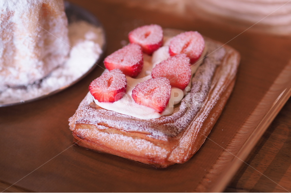 딸기,페스츄리,빵,음식,맛있는,음식,식재료,요리,food,cook,meal,dishes,food reserves,빵,bread,감성,sensible,feeling