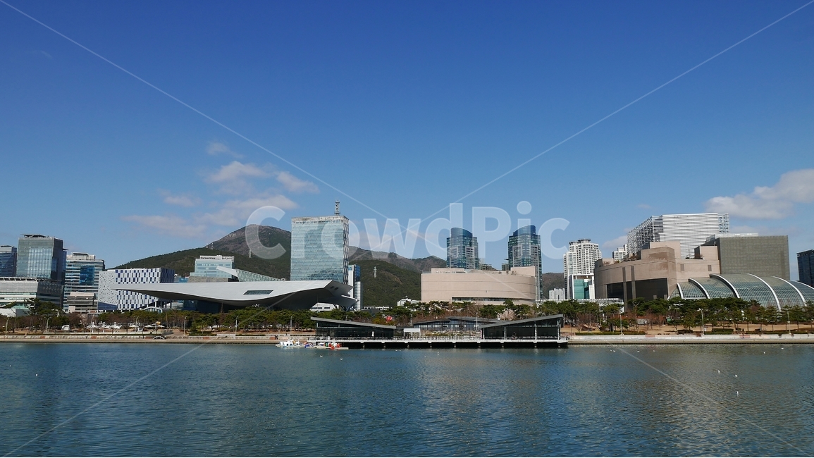 수변공원,강변,경관,고급아파트,빌딩,센텀,반영,강물,물,물결,공원,도로,상업시설,건물,도시,해운대,풍경,고층숲,고층아파트,아파트,랜드마크,하늘,파란하늘,구름,청명,빛,장관,코발트색,햇빛,단지,대단지,현대식,유리건물,유리빌딩,이국적,수영만,수영강,다리,선착장,부산,도시,풍경,city,landscape,한국도시풍경,한국도시경관,korea cityscape,water,waterfront,워터 프론트