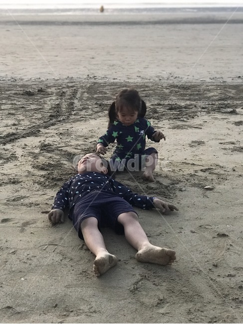 해변가,두아이,남매,모래사장,바다