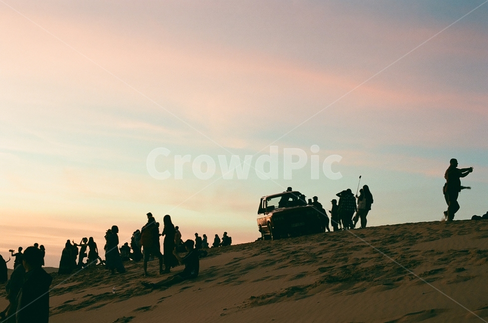soil,흙,nature,자연,sand,모래,outdoors,옥외,human,인간,person,사람,desert,모래언덕,사막,dune,지프차