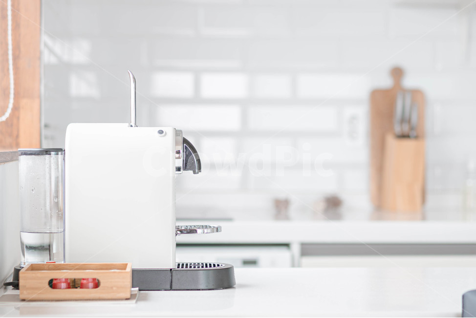 투명,인테리어,화이트,캡슐커피,커피머신,주방,주방,키친,부엌,주방용품,요리도구,kitchen,kitchenware,cookroom,cookingutensil