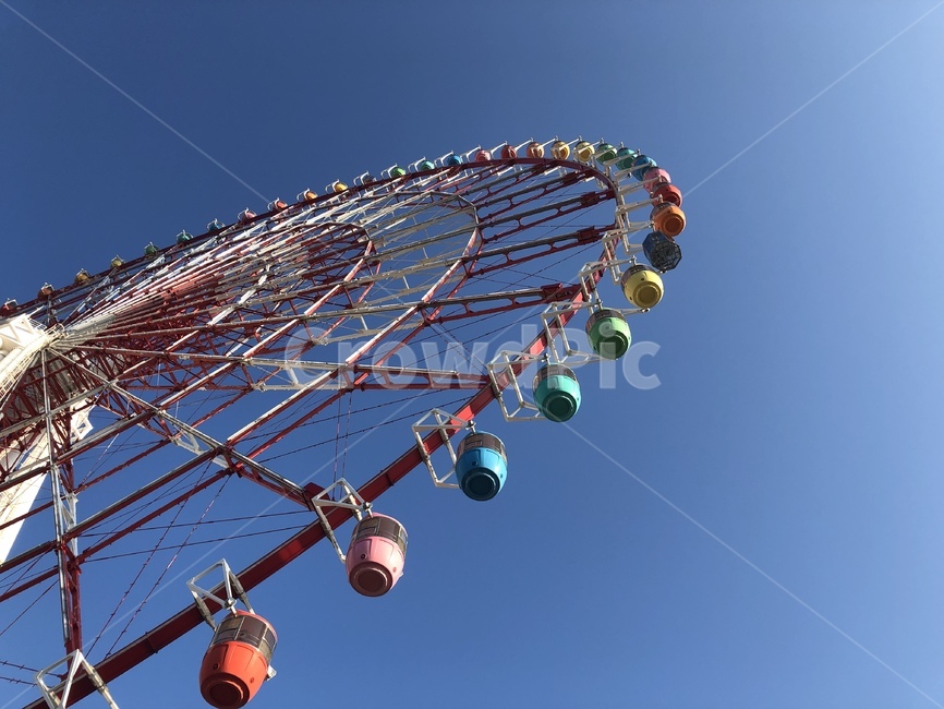 amusementpark,관람차,ferriswheel,놀이공원,알록달록,하늘,무지개색
