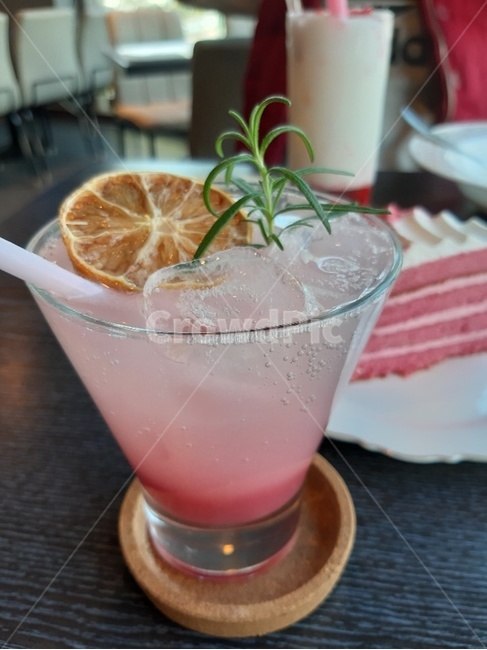 에이드,벚꽃에이드,봄음료,분홍색음료,분홍색에이드,체리에이드,체리음료,음료수,drink,beverage