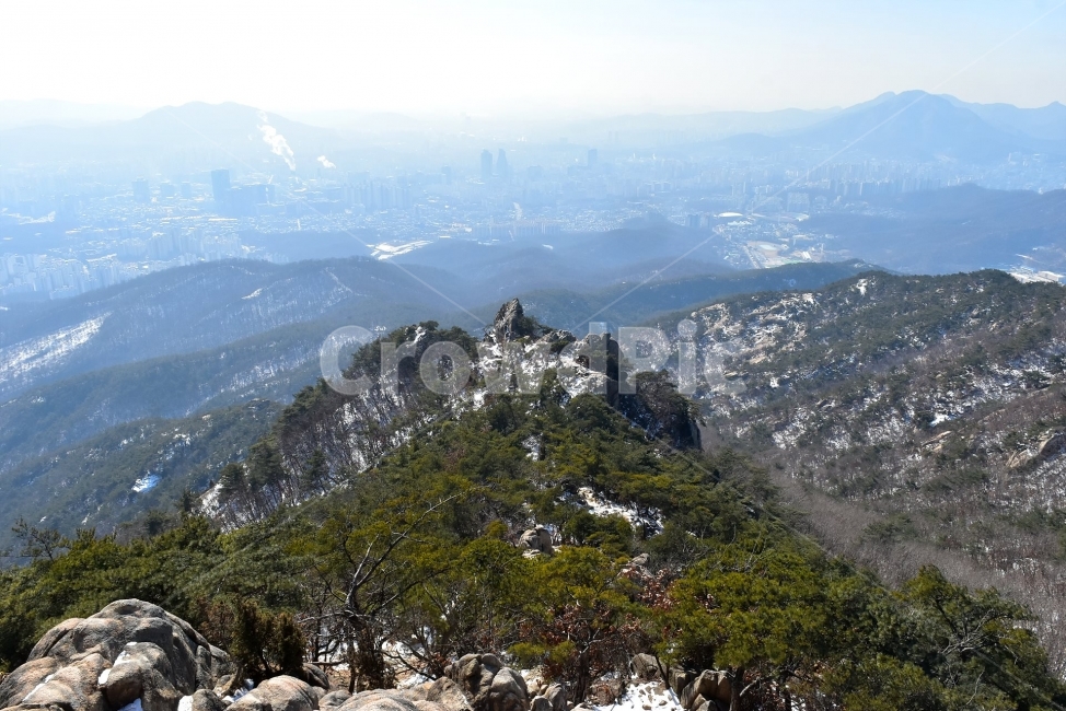 관악산,풍경,겨울,자연,눈,스포츠,등산,산행,nature,snow,겨울풍경,느낌,아름다운,신비로운,경이로운,기암,바위,암봉,암릉,다큐,필,힐링,명산,landscape,winter,season,트레킹,100대명산,인기명산,조망,전망,정부청사,6봉,수목원능선,바윗길,암릉길,명품송,소나무,한국자연풍경,한국자연경관,korea,관양능선,팔봉능선,국기봉,겨울,계절,winter,season,자연,풍경,nature,landscape,한국자연풍경,한국자연경관,korea nature landscape,slope,경사,outdoors,옥외,mountain,산,mountain range,산맥
