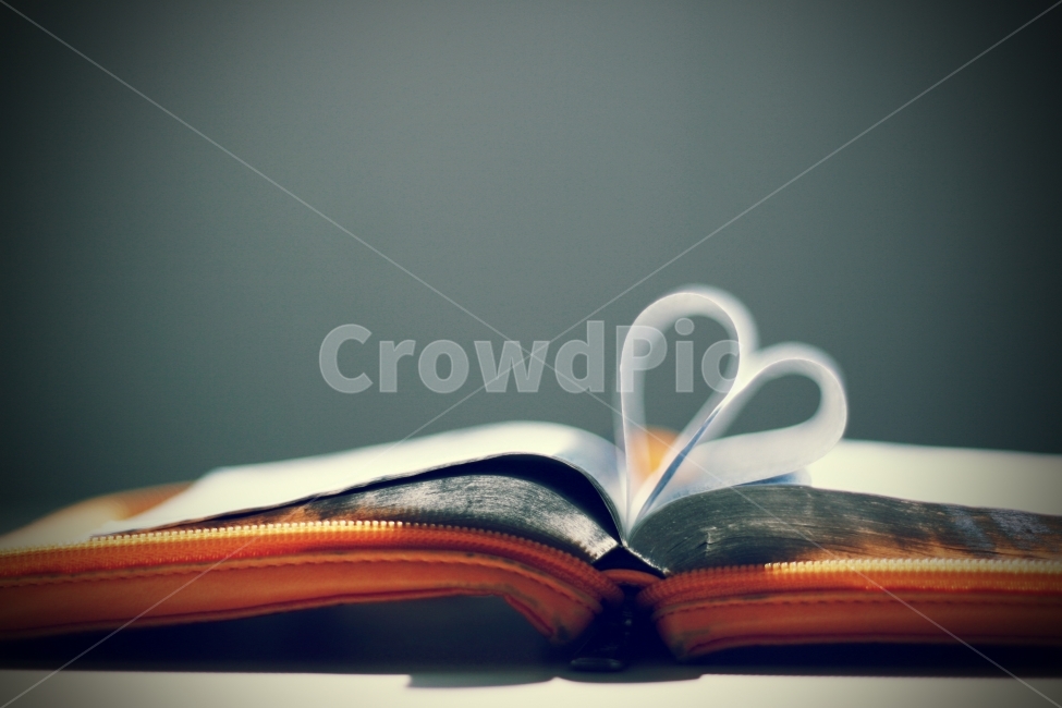 사랑,성경,기독교,성경책,일상,감정표현,기분,feeling,emotion,종교,신앙,religion,belief,faith,감성,sensible,연출,컨셉,콘셉,direction,concept
