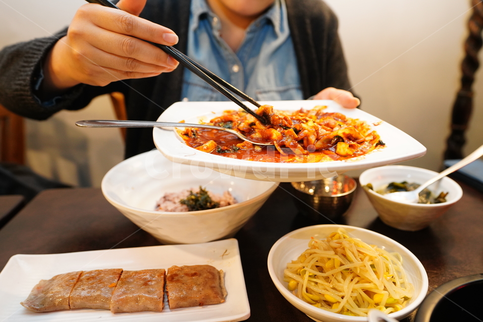 먹방,음식,한식,쭈꾸미,주꾸미,볶음,푸드,식사,food,먹거리,요리,해물,씨푸드,사람,인물,인간,human,person,신체일부,몸,body,음식,식재료,요리,food,cook,meal,dishes,food reserves,한식,한국음식,한국요리,korean food,korean dishes,korean meal,korean cook