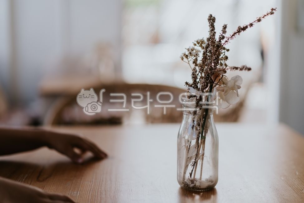 cafe interior,cafe,Harmony,vase,dried flower,table,interior