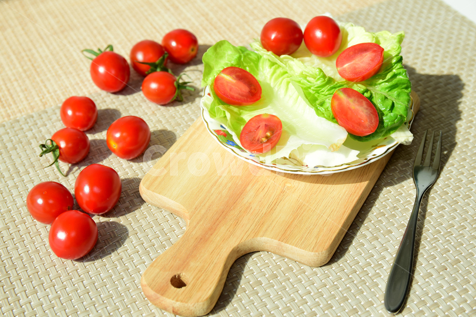 토마토,방울토마토,미니코스,포크,도마,나무도마,빨간,빨강색,초록,싱그러운,채소,디저트,dessert,green,red,fork,tomato,음식,식재료,음식재료,건강,헬스웨어,헬스케어,healthware,health care,음식,식재료,요리,food,cook,meal,dishes,food reserves
