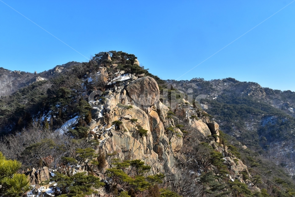 관악산,풍경,겨울,자연,눈,스포츠,등산,산행,nature,snow,겨울풍경,느낌,아름다운,신비로운,경이로운,기암,바위,암봉,암릉,다큐,필,힐링,명산,landscape,winter,season,트레킹,100대명산,인기명산,조망,전망,정부청사,6봉,수목원능선,바윗길,암릉길,명품송,소나무,한국자연풍경,한국자연경관,korea,관양능선,팔봉능선,국기봉,겨울,계절,winter,season,자연,풍경,nature,landscape,한국자연풍경,한국자연경관,korea nature landscape,outdoors,옥외,cliff,낭떠러지
