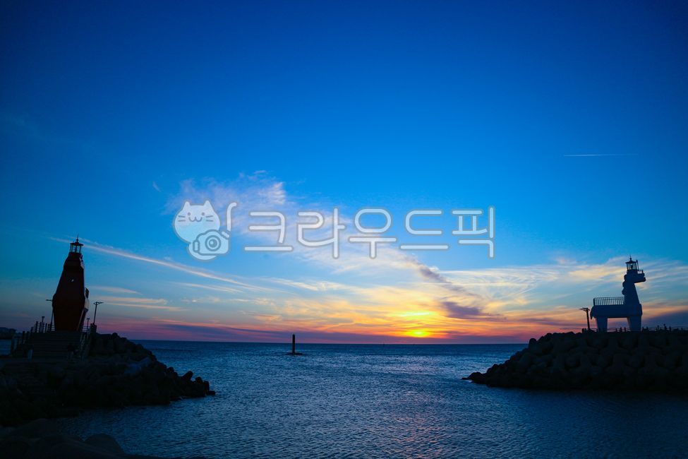 sky,lighthouse,jeju island,jejuisland,ihotewoo,Lighthouse,clouds,sea,cloud,Beach,horse lighthouse,ocean,sunset,beach,Iho Tewoo Beach