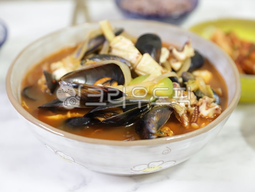 cabbage,sealife,onion,mussel,seafoodjjamppong,Seafood Jjamppong,softtofu,mussels,Soup dish,chinesefood,Chinese food,Squid Seafood Jjamppong,dish,napa cabbage,calamari,squidseafoodjjamppong,squid,Sundu Seafood Jjamppong,abowl,seashell,soft tofu,Jjambbong,p