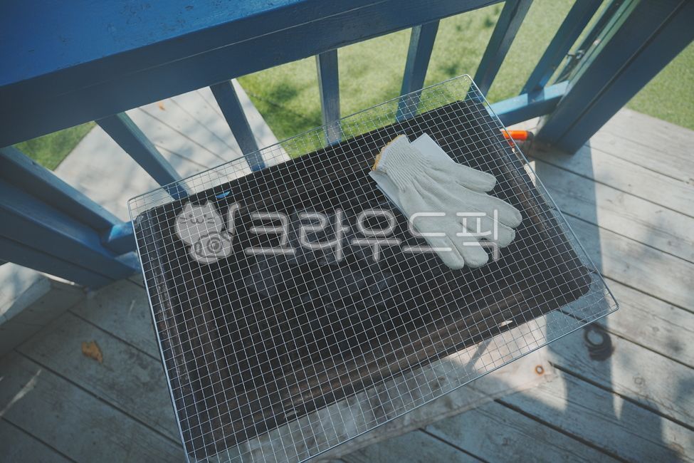 Wire mesh,grill net,barbecue,gloves,safety equipment,cooking utensils,grill plate,outdoor cooking,equipment,griddle,charcoal,wood gloves