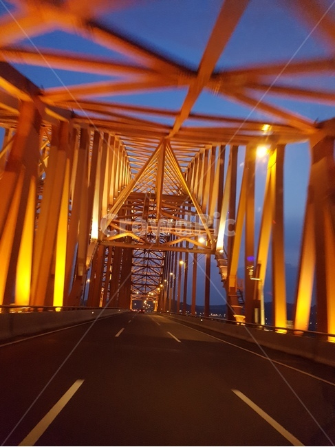다리,bridge,다리야경,속도,차로달리다,야경,밤,풍경,nightscape,night,landscape,교통,교통수단,traffic,transportation,건축물,건물외관,exterior,building,structure,architecture,construction,road,도로,highway,고속도로,freeway,고속 도로