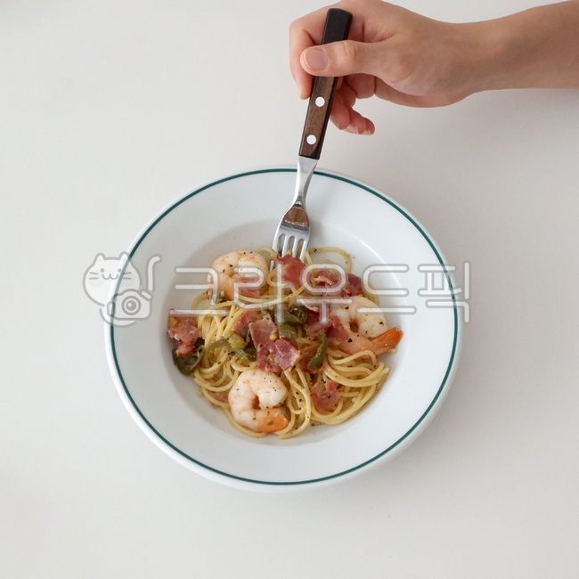 ceramic,tableware,shrimp,spaghetti,plate,bowl,food,meal,fork,dish,pasta,pasta plate,deep plate,table supplies