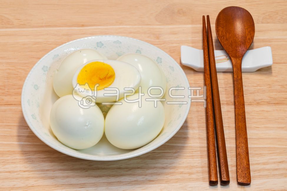 찐계란,삶은계란,찐달걀,삶은달걀,반찬,달걀,음식접시,접기,식기,음식그릇,간식,후식,먹거리,한국음식,푸드,egg,계란,food,음식,spoon,숟가락,젓가락
