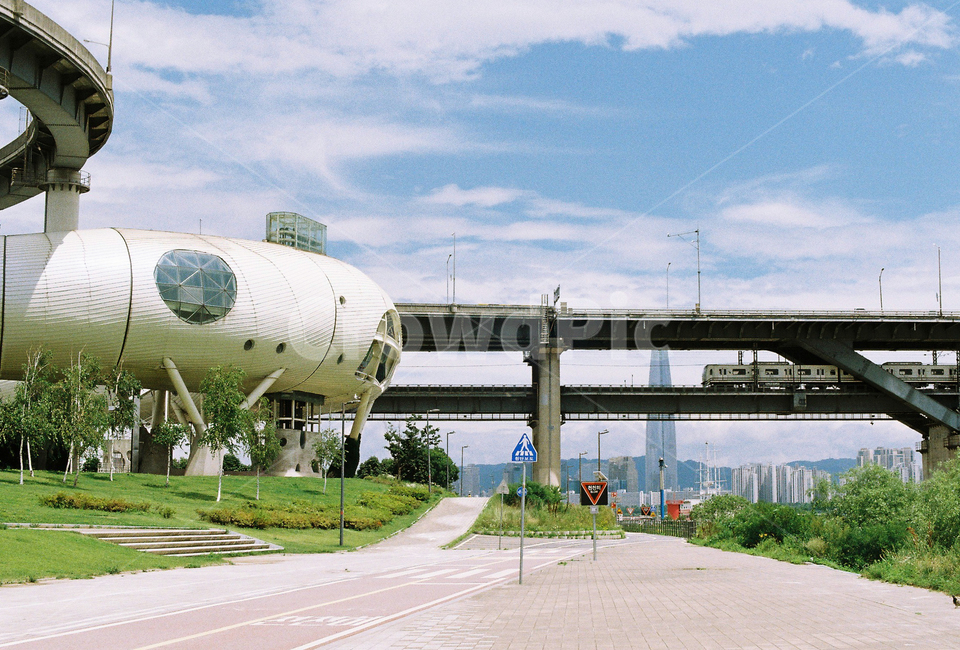 한강,뚝섬유원지,지하철,공원,뚝섬,도시,풍경,city,landscape,한국도시풍경,한국도시경관,korea cityscape,감성,sensible,feeling,road,도로