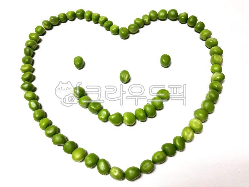 smiling,green,vegetable,Smiling face shape,pea,heart shape,heart,food,smile,healthy,smile face,bean,State of the Union