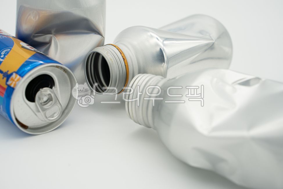 아이디어,컨셉,콘셉트,오브젝트,절약,환경,환경보호,재활용,분리수거,리사이클,자원,자원절약,누끼,캔,음료수캔,소품,자연보호,재생에너지,깡통,빈깡통,친환경