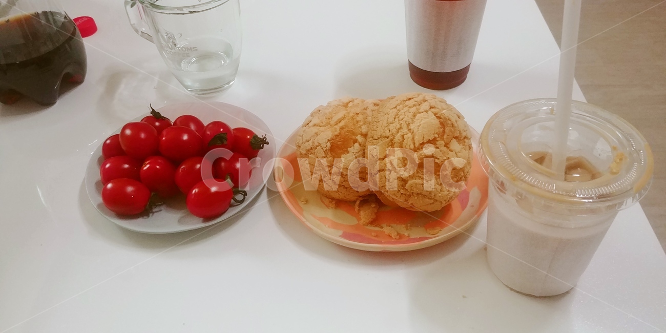 브런치,슈,방울토마토,커피,라떼