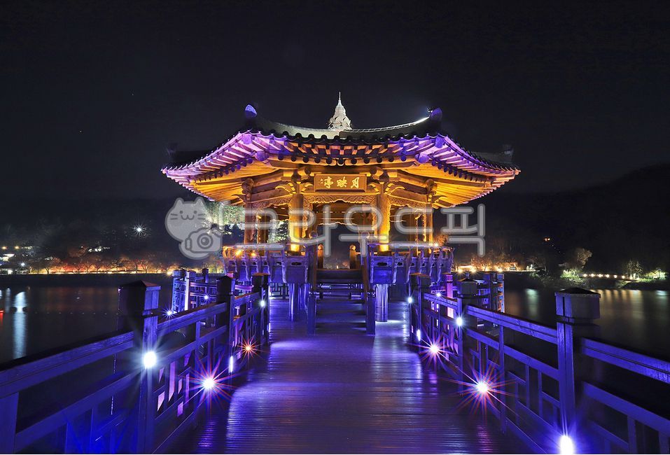 안동,월영교,야경,다리,육교,조명,불빛,야간,밤,산책,lighting,andong,bridge,목재다리,나무다리,강,물,night,light,자연,경상도,한국,대한민국,korea,경상북도,반영,팔각정,정자,월영정,한옥,쉼터,야경,밤,풍경,nightscape,night,landscape