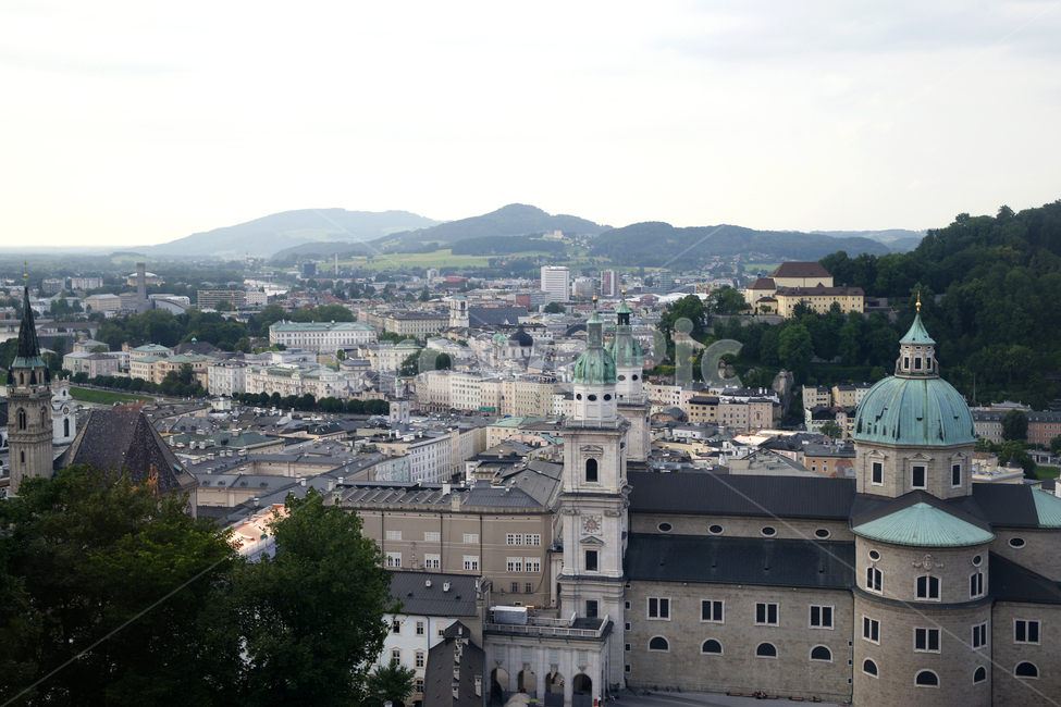 outdoors,nature,자연,풍경,scenery,경치,landscape,aerialview,유럽,오스트리아,잘츠부르크,성당,교회,europe,salzburg,austria,urban,집,house,도시,지붕,중앙광장,roof,도시,풍경,city,landscape,해외,외국,세계,foreign,oversea,world