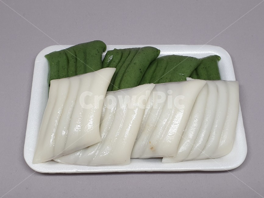 떡,절편,쑥떡,송편,tteok,ricecake,고유음식,스티로품,포장,군것질,food,먹는거,먹는것,한국전통,전통,명절,사물,오브젝트,object,음식,한국음식,명절음식,전통음식,식사대용,간식,디저트,후식,음식,식재료,요리,food,cook,meal,dishes,food reserves