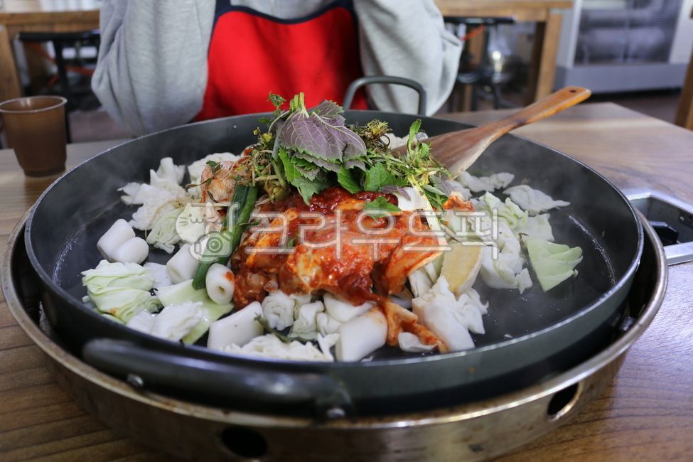 Chuncheon Dakgalbi,meal,Chicken dishes,dish,Teppan Dakgalbi,chiken,cooking,Chicken Ribs,food